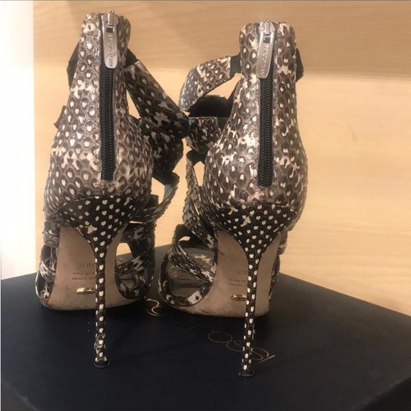 Sergio Rossi women’s size 38 1/2 shoe - Picture 3 of 3